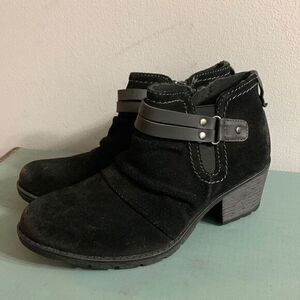 ‎Earth Origins Odel Black suede boots. Distressed comfort booties